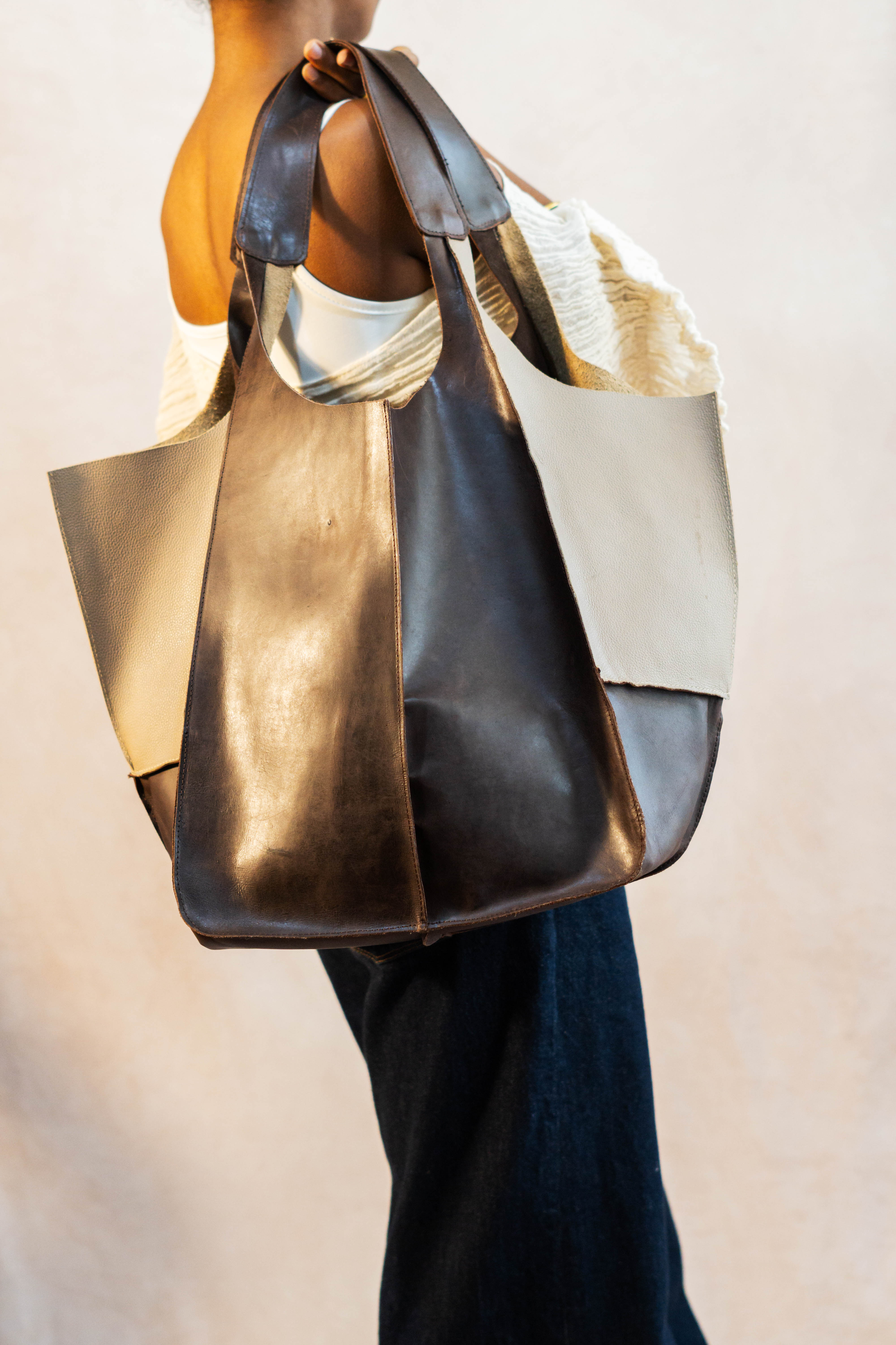 Merkato Weekender Bag image 0