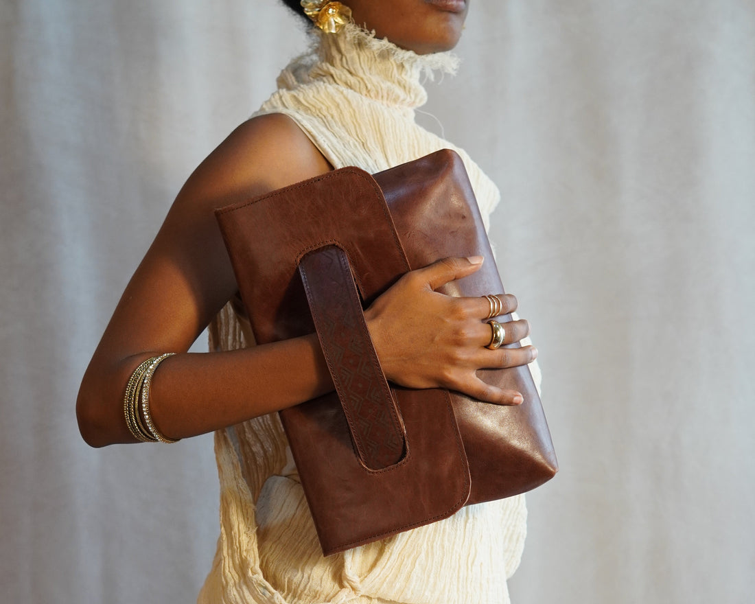 Tilet Emboss Clutch